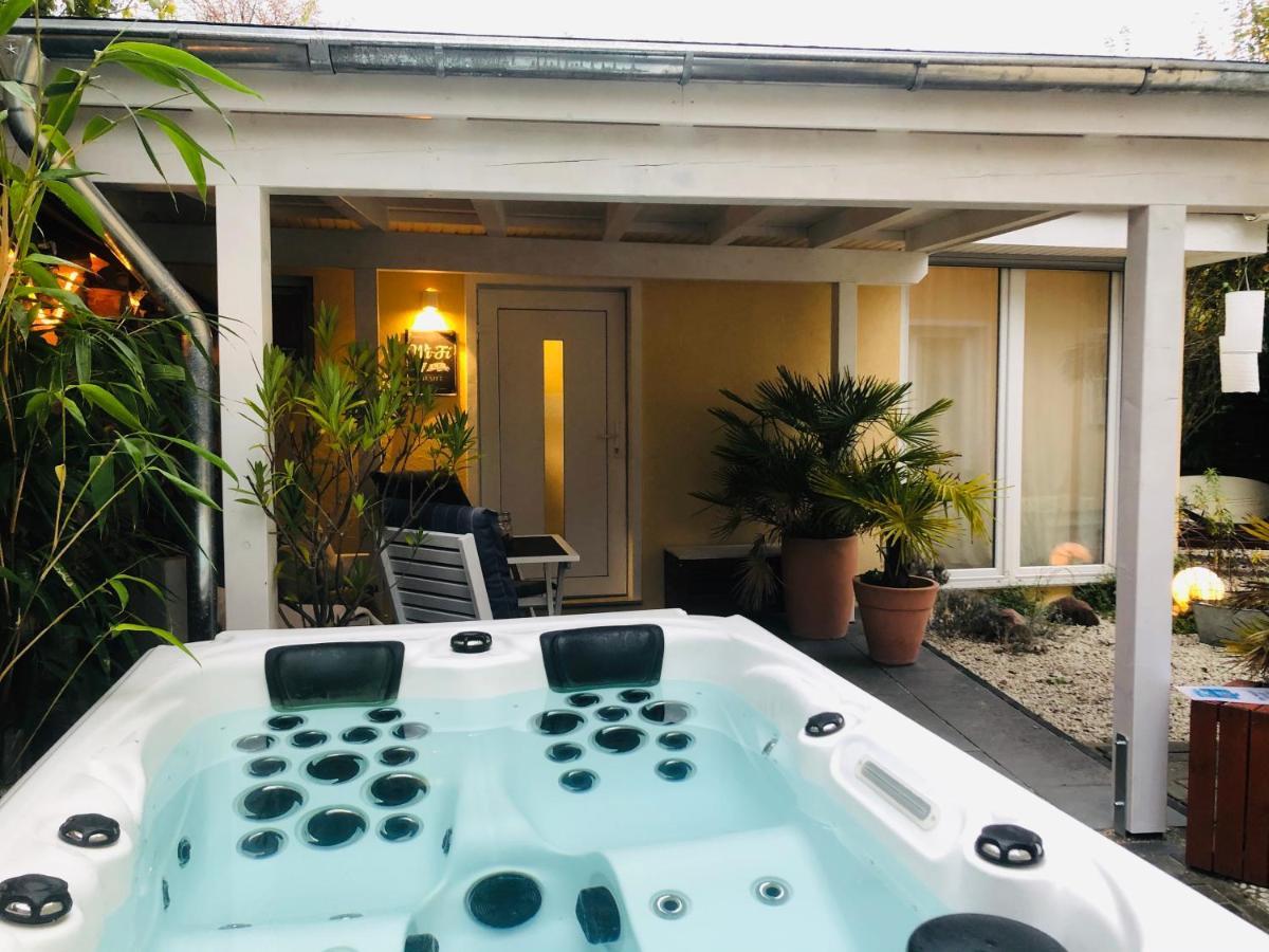 Apartment Tinyhouse Mit Pool, Outdoor Whirlpool Und Garten ペータースハーゲン・エッガースドルフ エクステリア 写真