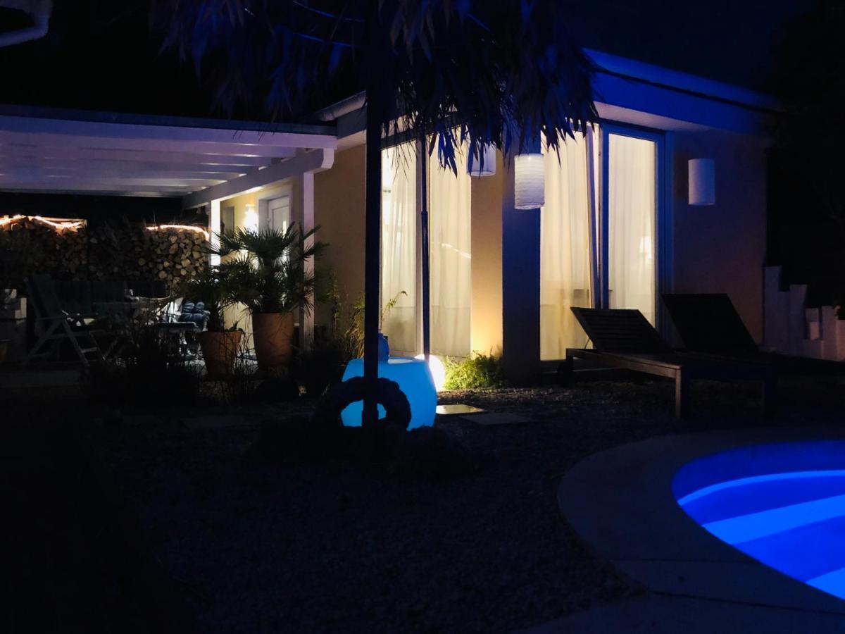 Apartment Tinyhouse Mit Pool, Outdoor Whirlpool Und Garten ペータースハーゲン・エッガースドルフ エクステリア 写真