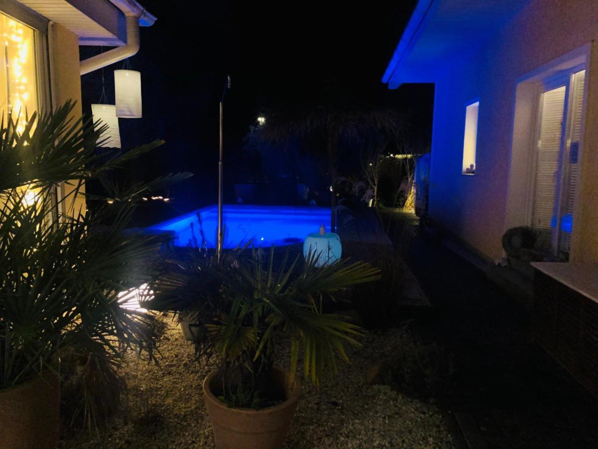 Apartment Tinyhouse Mit Pool, Outdoor Whirlpool Und Garten ペータースハーゲン・エッガースドルフ エクステリア 写真
