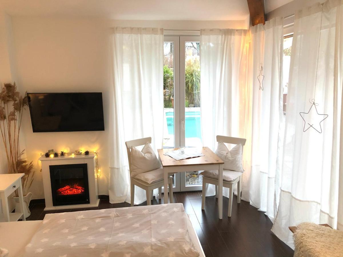Apartment Tinyhouse Mit Pool, Outdoor Whirlpool Und Garten ペータースハーゲン・エッガースドルフ エクステリア 写真