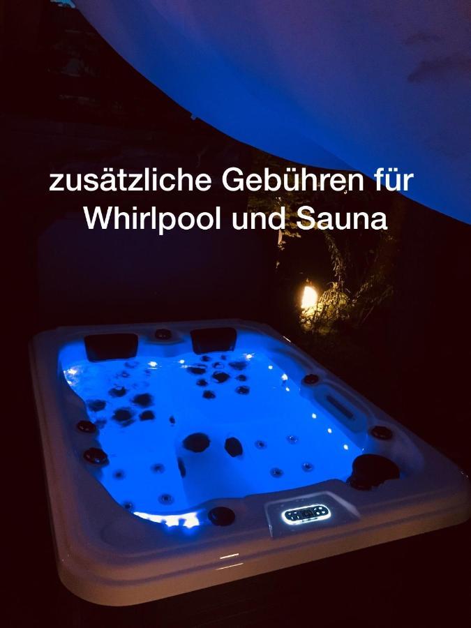Apartment Tinyhouse Mit Pool, Outdoor Whirlpool Und Garten ペータースハーゲン・エッガースドルフ エクステリア 写真