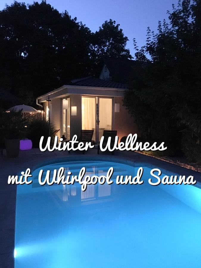 Apartment Tinyhouse Mit Pool, Outdoor Whirlpool Und Garten ペータースハーゲン・エッガースドルフ エクステリア 写真