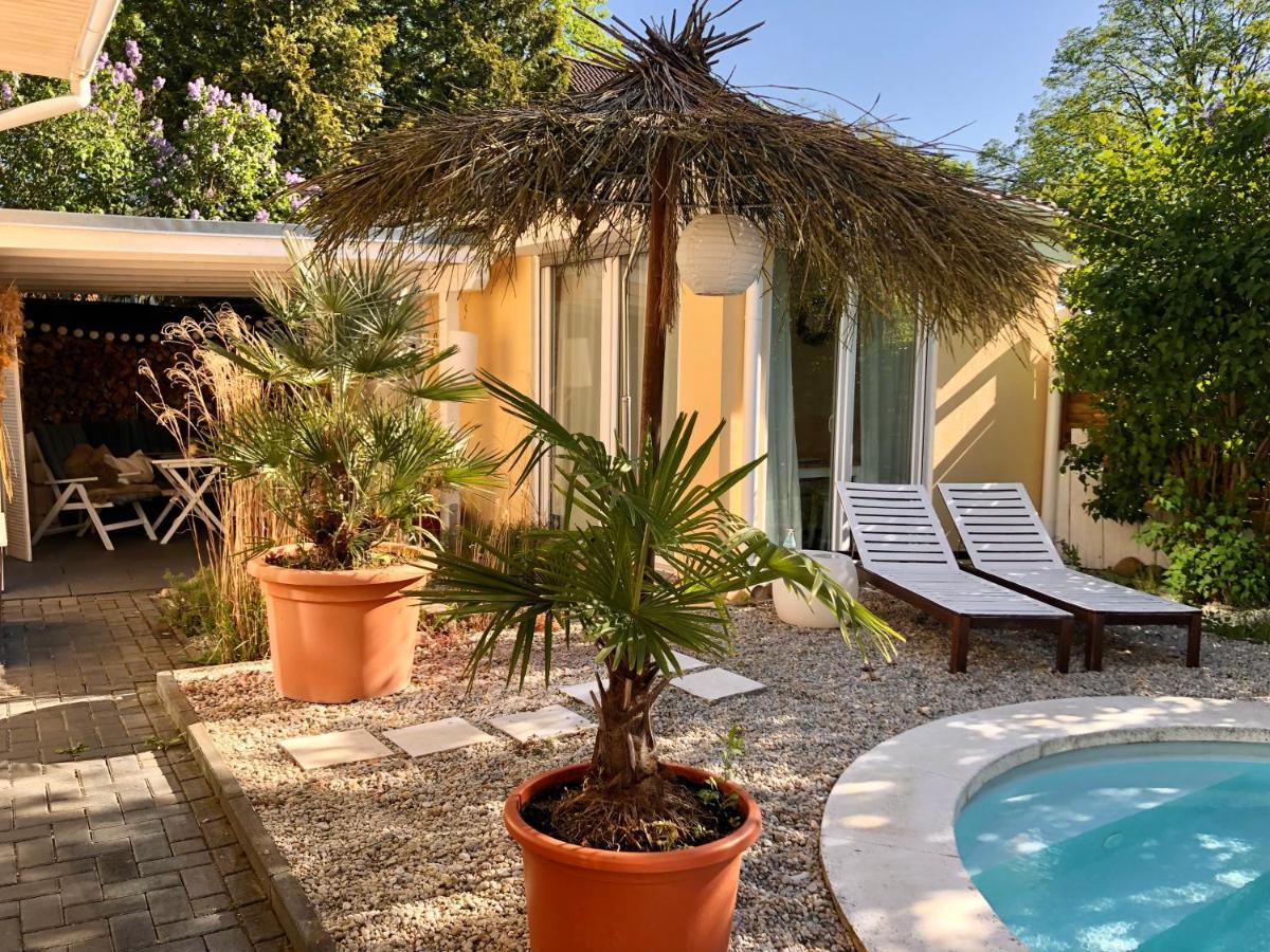 Apartment Tinyhouse Mit Pool, Outdoor Whirlpool Und Garten ペータースハーゲン・エッガースドルフ エクステリア 写真