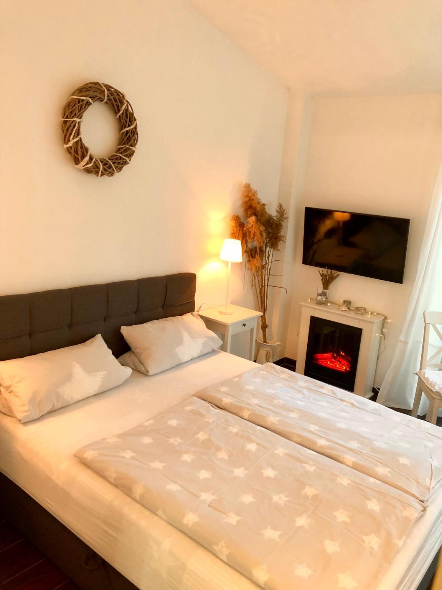 Apartment Tinyhouse Mit Pool, Outdoor Whirlpool Und Garten ペータースハーゲン・エッガースドルフ エクステリア 写真