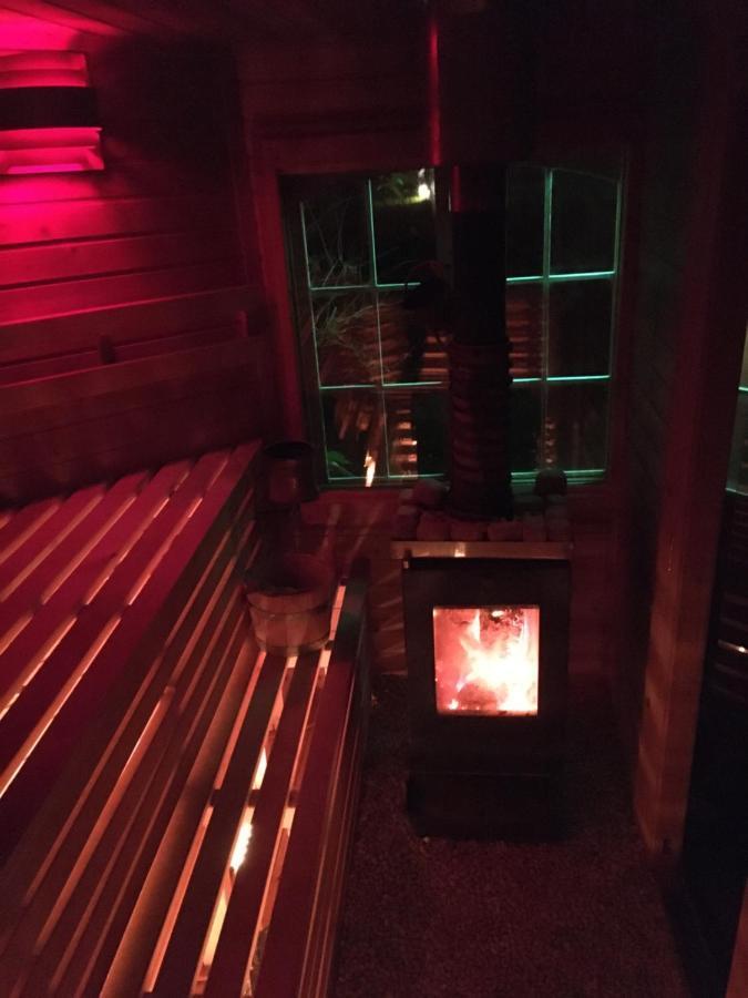 Apartment Tinyhouse Mit Pool, Outdoor Whirlpool Und Garten ペータースハーゲン・エッガースドルフ エクステリア 写真